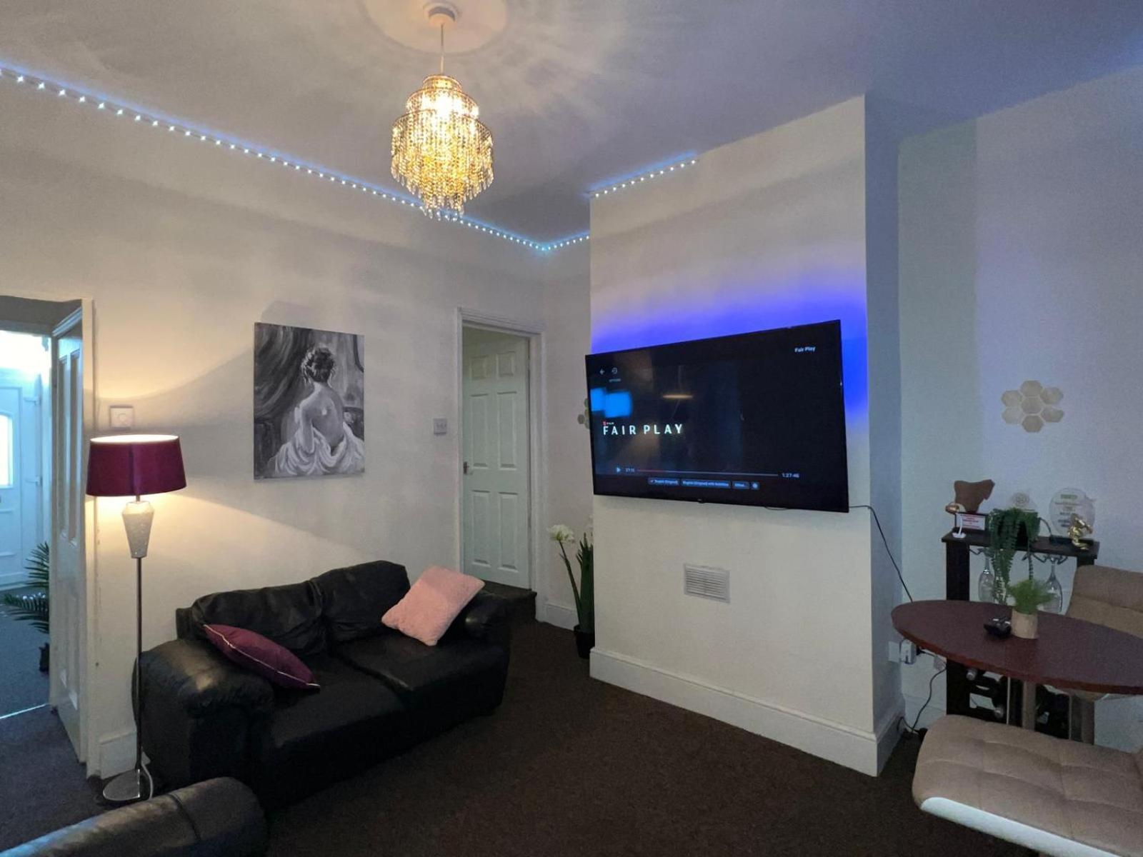 Lovely Room Within 5 Mins Walk To Stoke Train Station With Double And Single Room Exterior photo