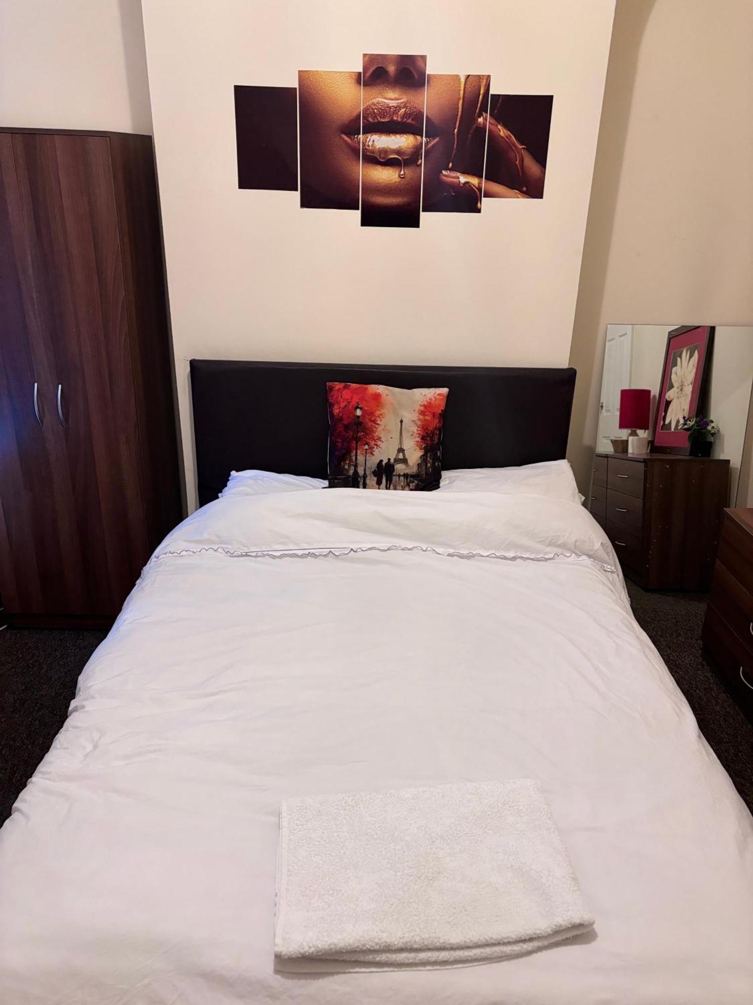 Lovely Room Within 5 Mins Walk To Stoke Train Station With Double And Single Room Exterior photo