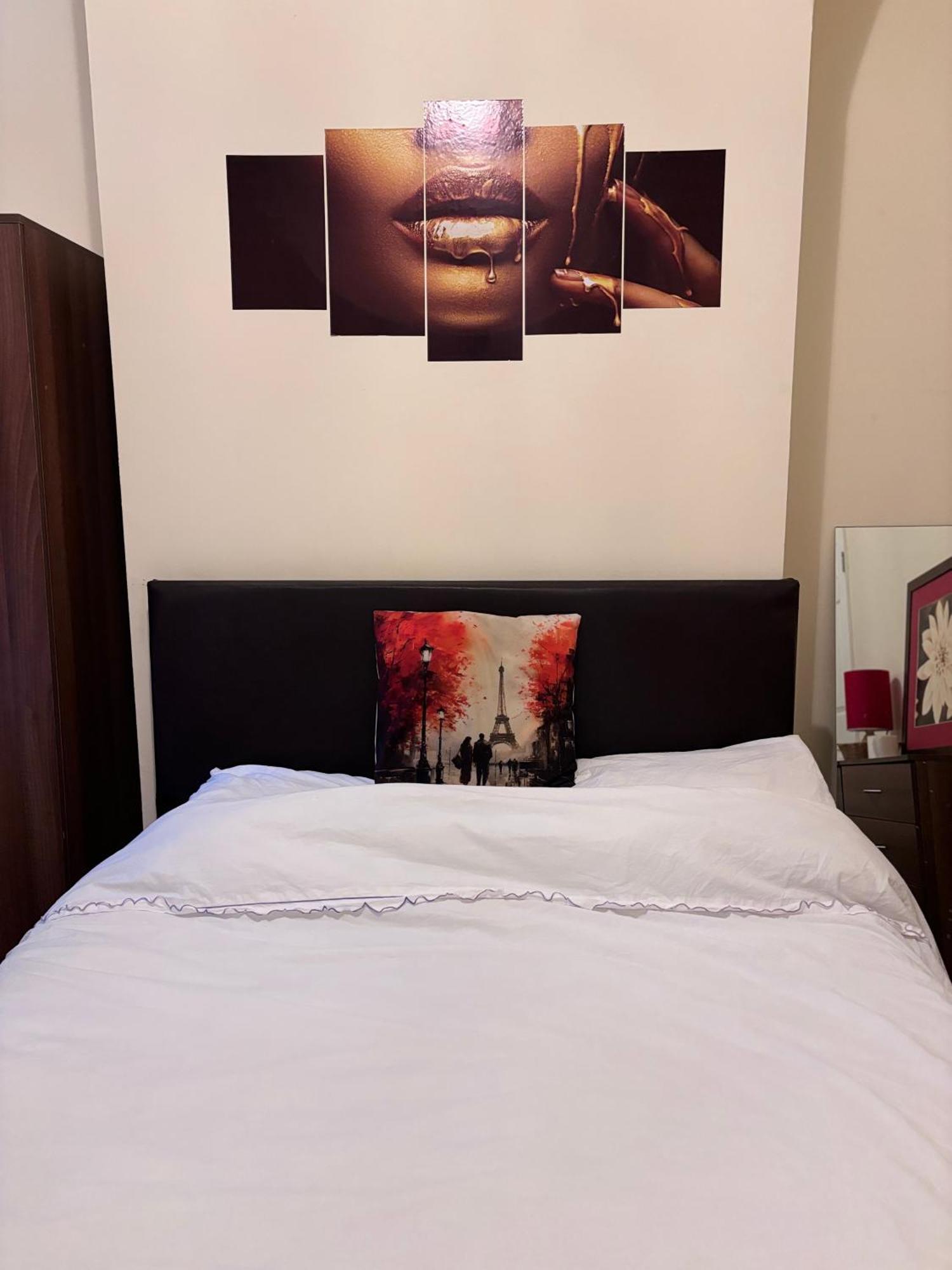 Lovely Room Within 5 Mins Walk To Stoke Train Station With Double And Single Room Exterior photo