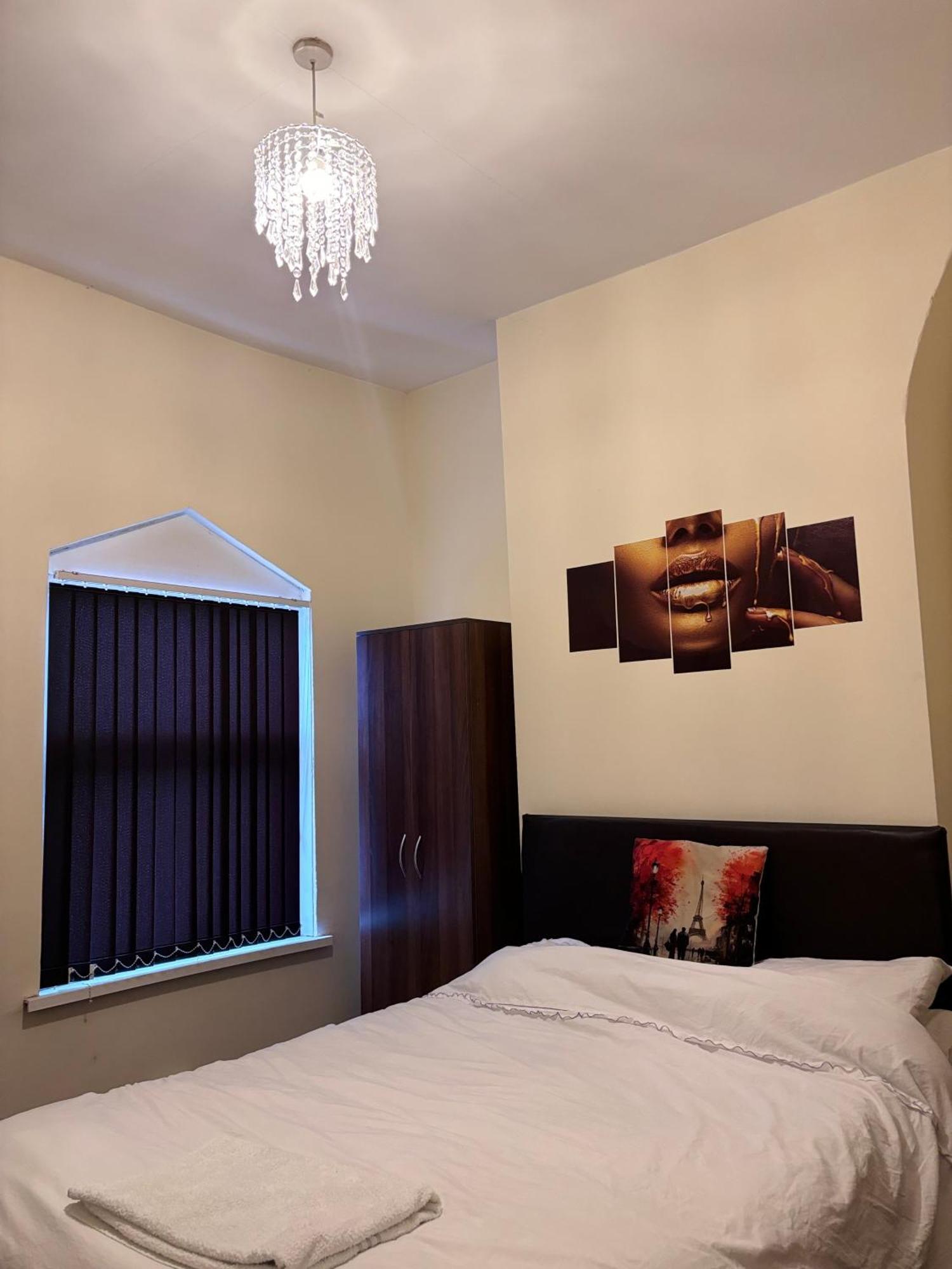 Lovely Room Within 5 Mins Walk To Stoke Train Station With Double And Single Room Exterior photo