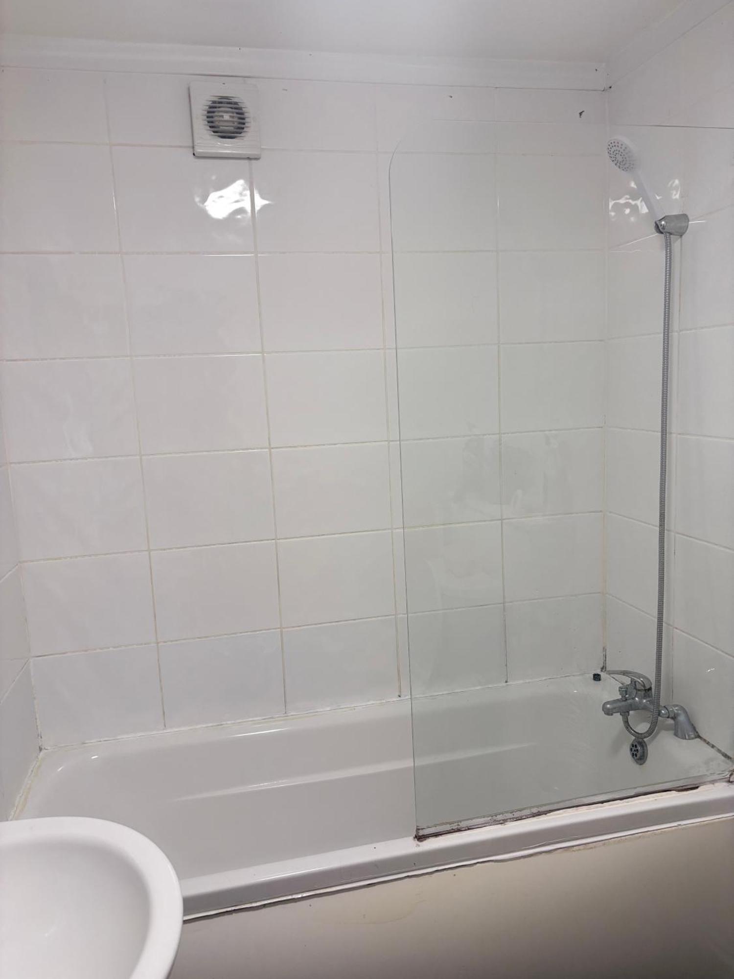 Lovely Room Within 5 Mins Walk To Stoke Train Station With Double And Single Room Exterior photo